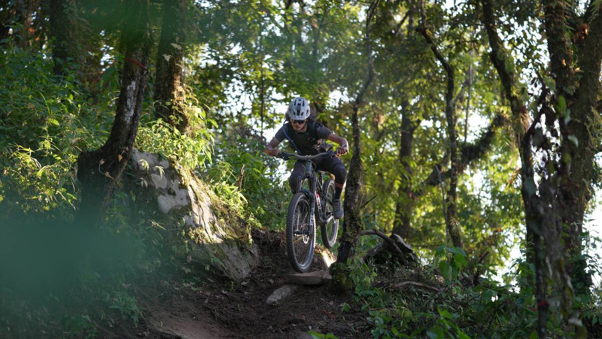 Chart showing U.S. land management trail access rules: National Parks (mostly no e-bikes), BLM (varies by district), State Parks (check locally), IMBA-affiliated trails (often yes for Class 1)