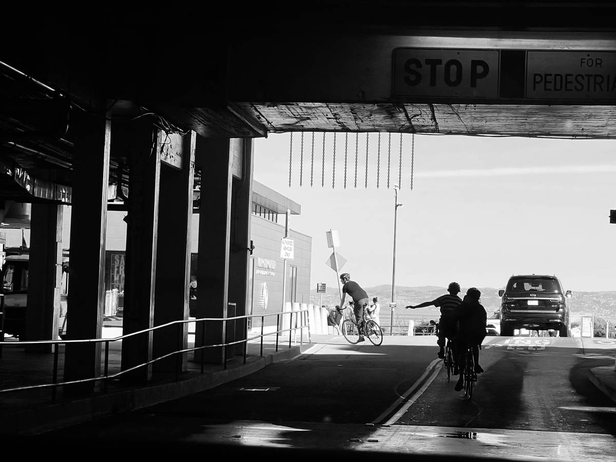 Infographic showing urban cycling injury stats: 75% occur in cities, 60% involve dooring or right-hook collisions, e-bike speeds vs reaction times